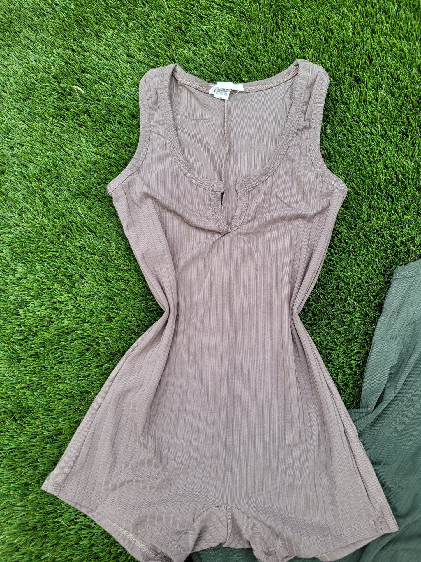 Let's stay in romper(Taupe)